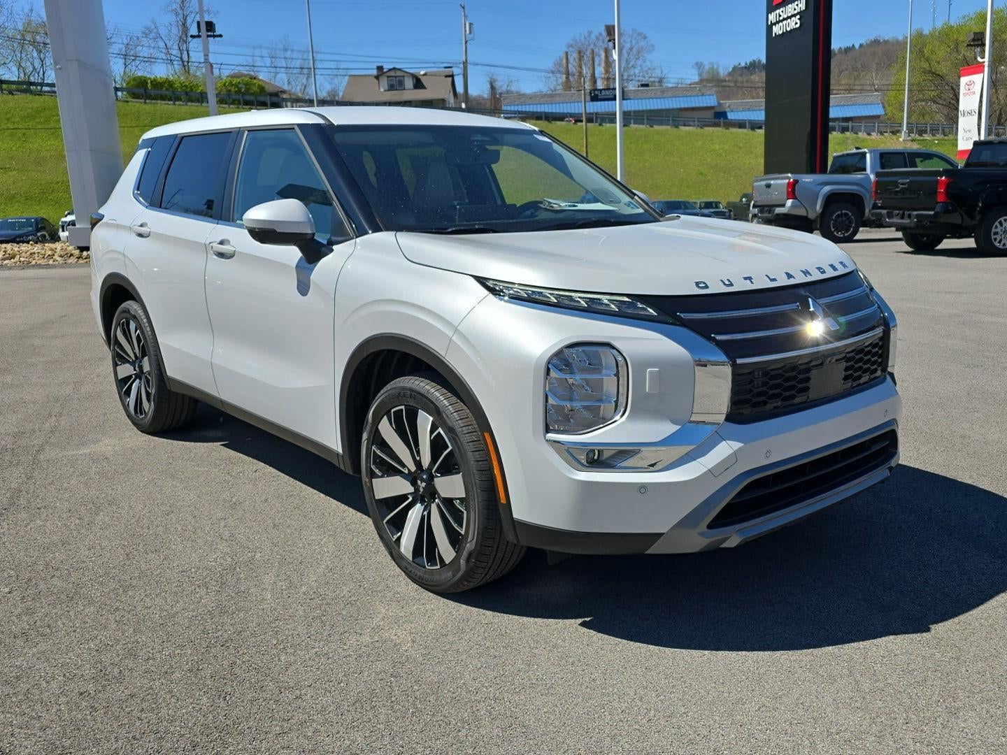 2026 Mitsubishi Outlander — side profile view