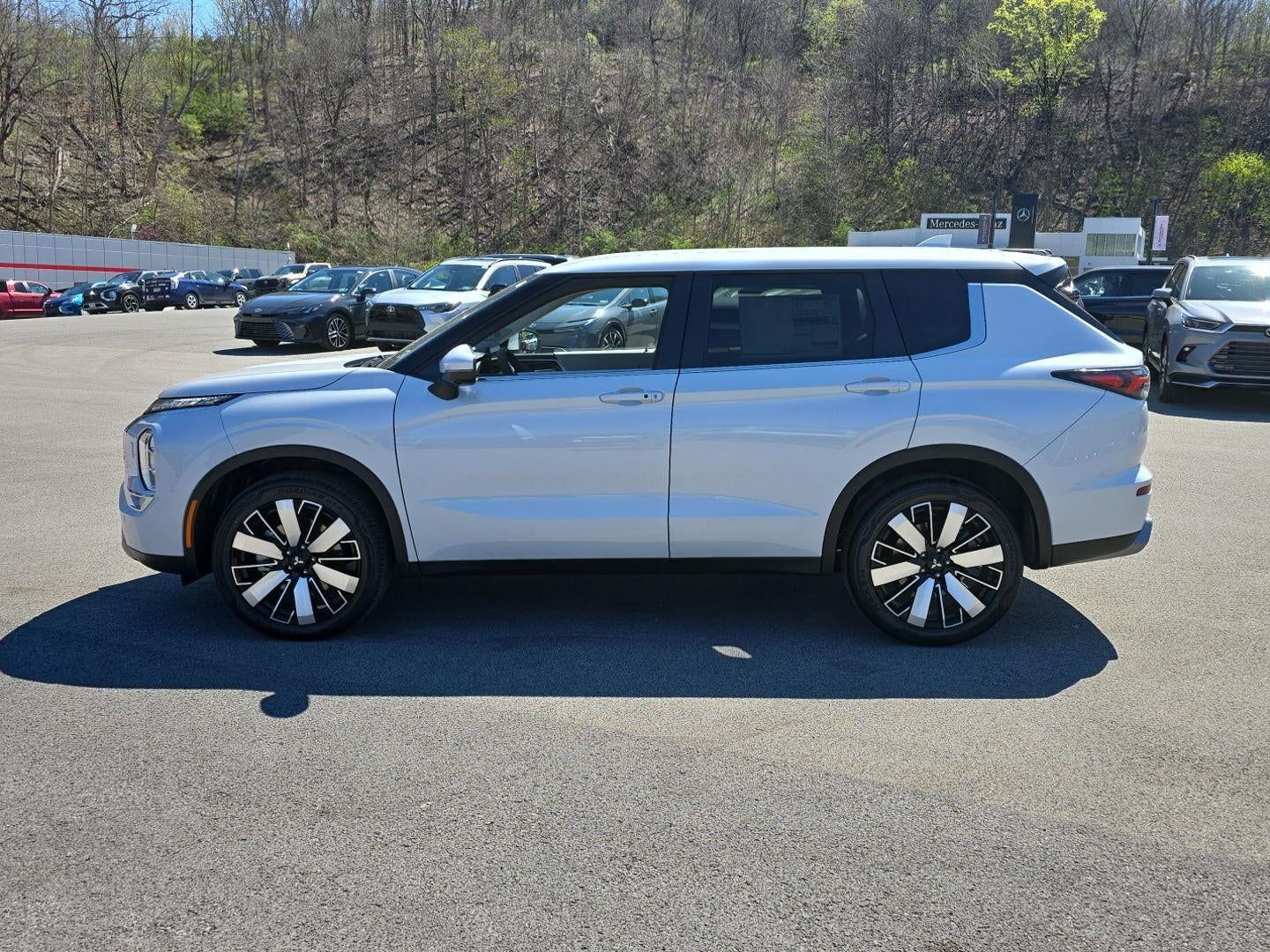 2026 Mitsubishi Outlander — detail view