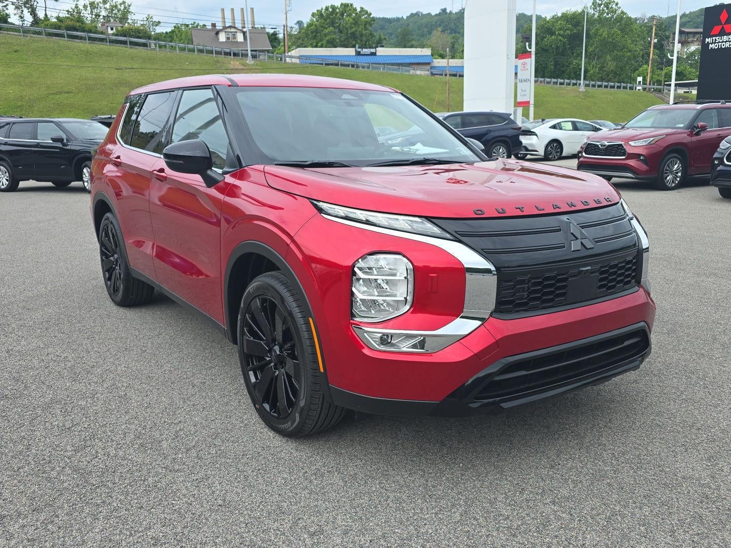 2026 Mitsubishi Outlander — side profile view