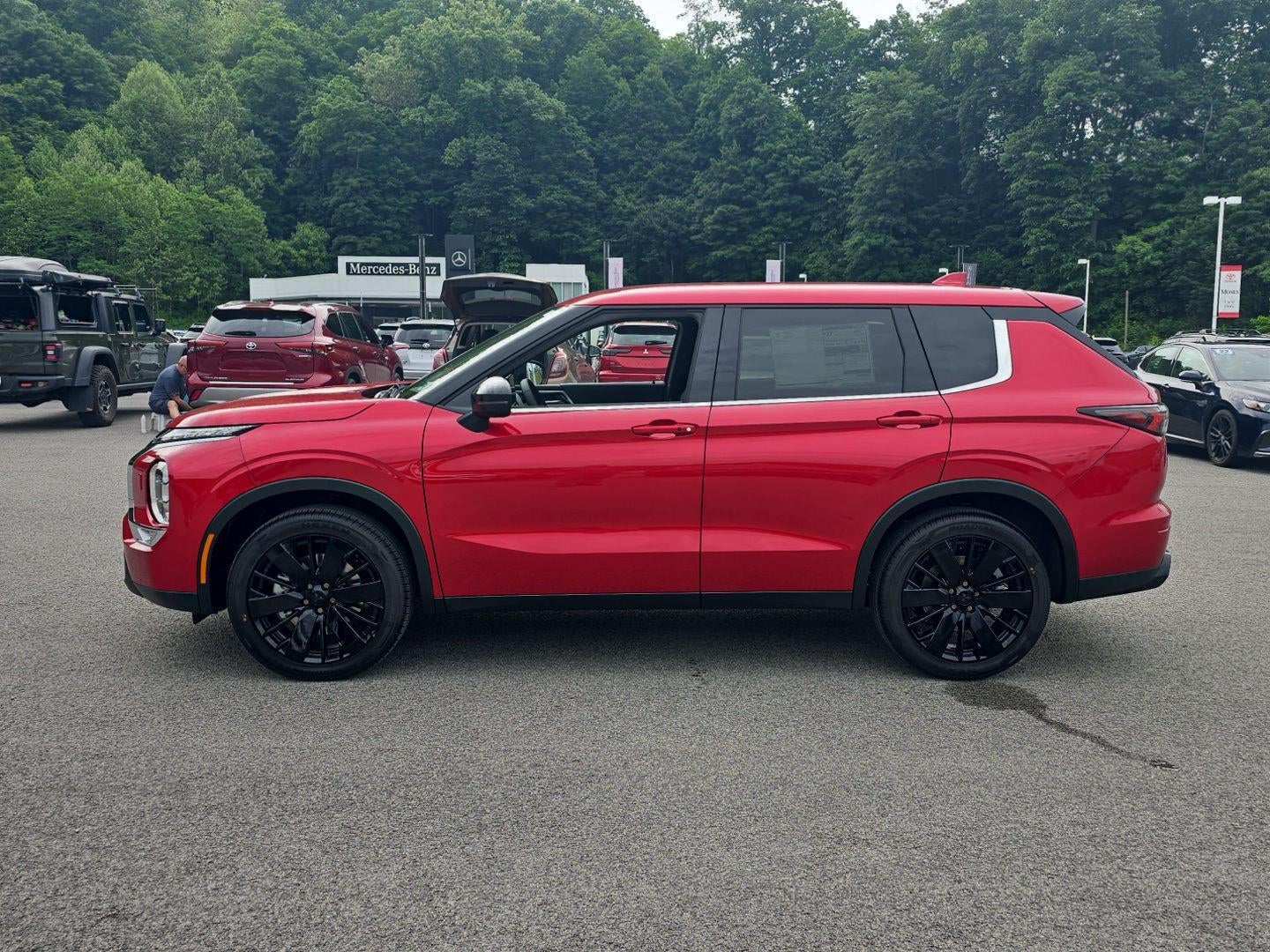 2026 Mitsubishi Outlander — detail view